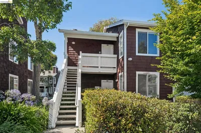 12 Bayside Ct photo 2