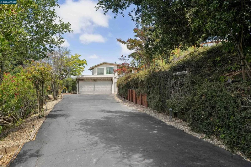 210 Courtney Ln