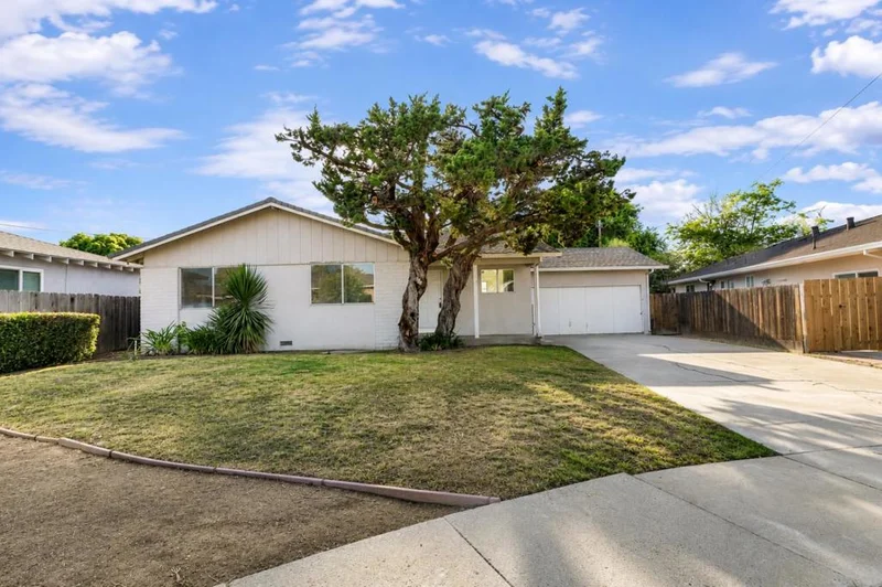 1210 Gloria Drive, Hollister, CA 95023