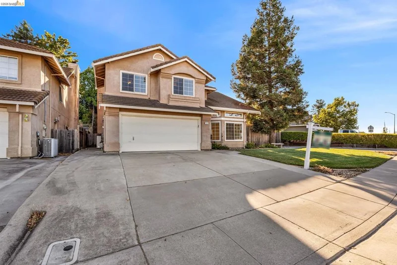 Photo 2 of 1003 Linda Vista Way