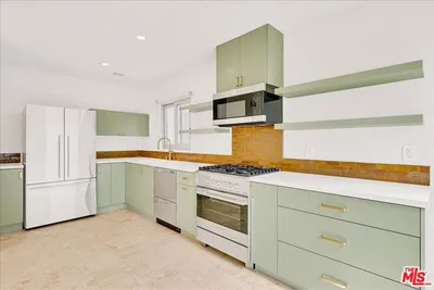 210 S Hamilton Drive 04 photo 2
