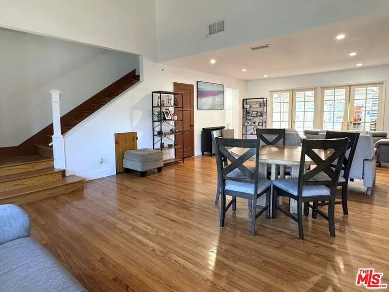 Photo 2 of 17813 Raymer Street