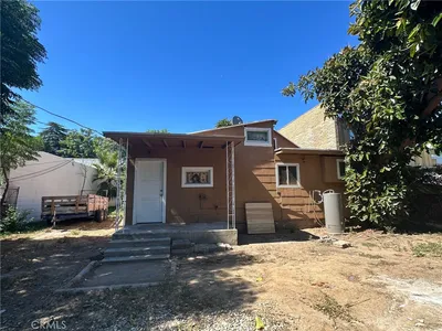 211 S Riverside photo 2