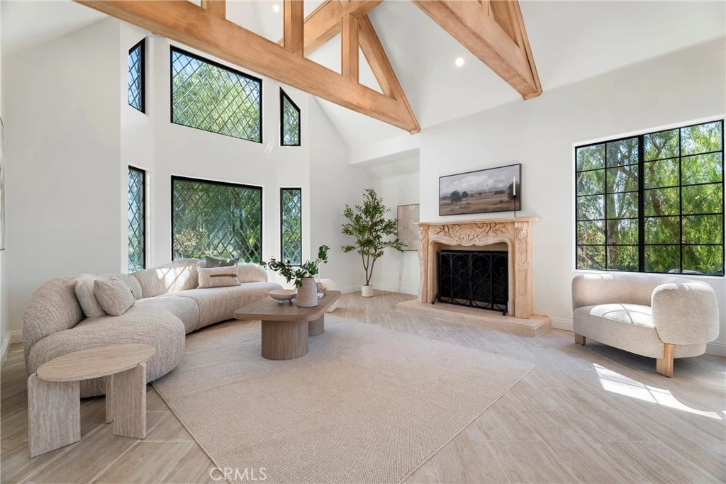 Interior 4