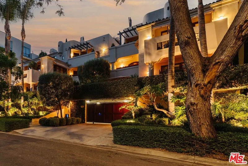 9024 Cynthia Street 204, West Hollywood, CA 90069
