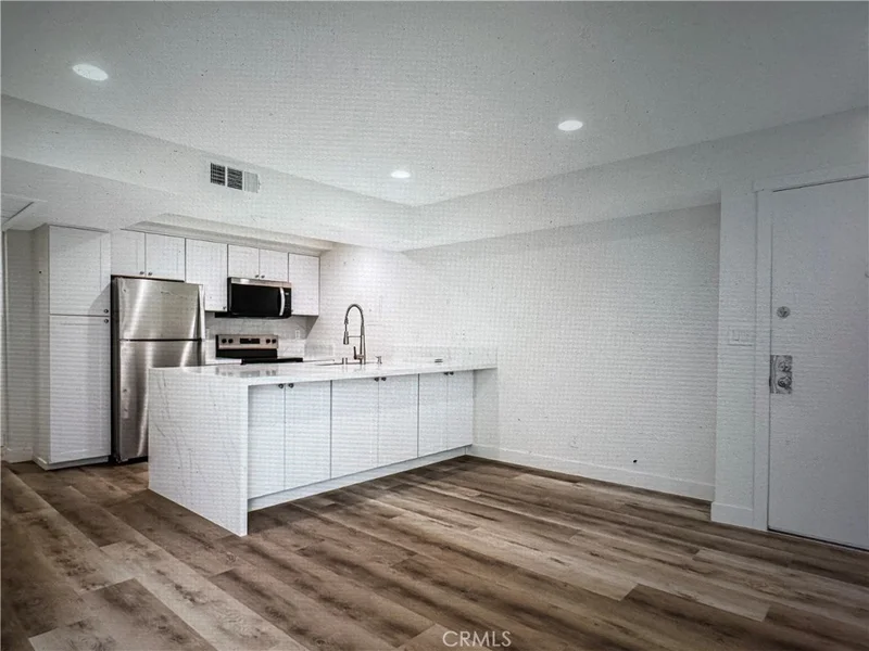 Photo 2 of 750 N Kings 105
