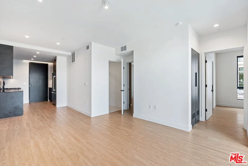 3667 Keystone Avenue 533 photo 2
