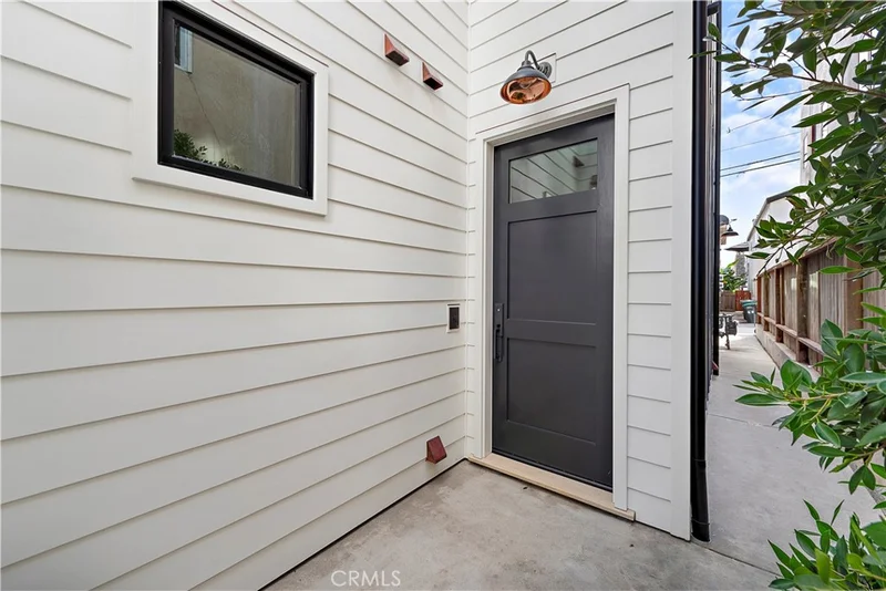 434 1/2 Goldenrod Avenue photo 2