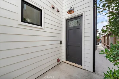 434 1/2 Goldenrod Avenue photo 2