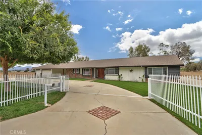 6905 W Devonshire