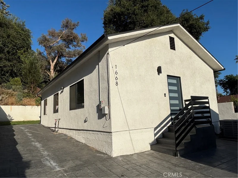 1668 Glen Avenue photo 2
