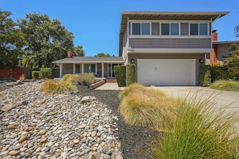 7967 Stonehurst Court photo 2