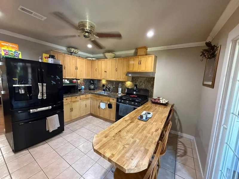 2440 Poplar Drive photo 2
