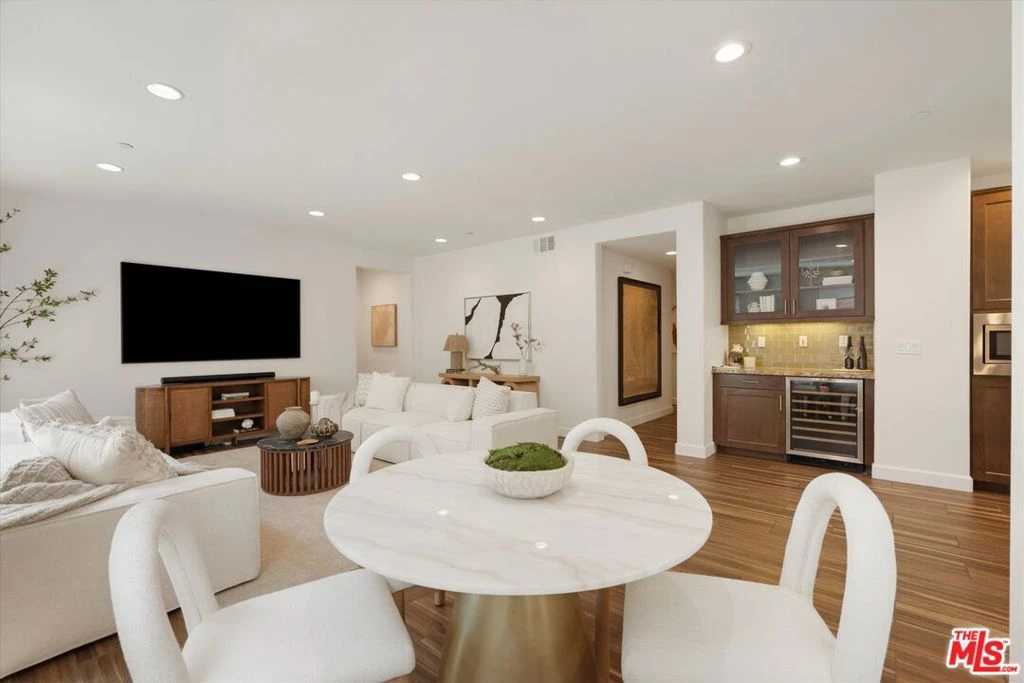 Interior 3