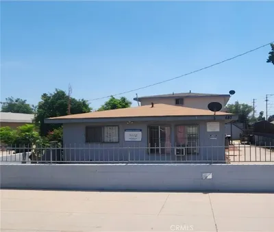 687 W 17th 4