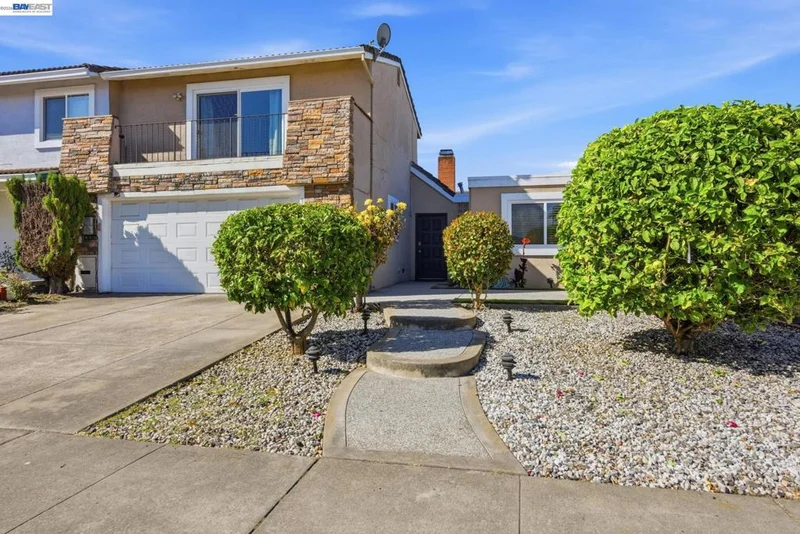 33253 Lake Pyramid St