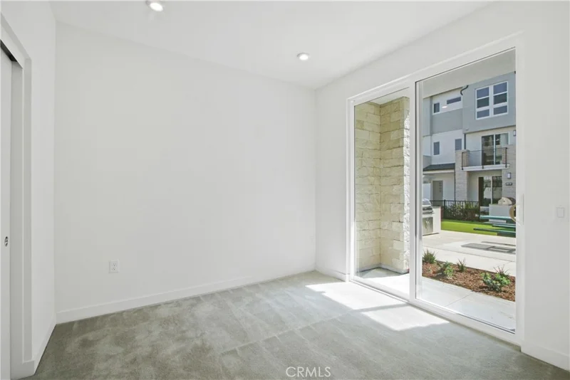 1410 W Bushell Street photo 2