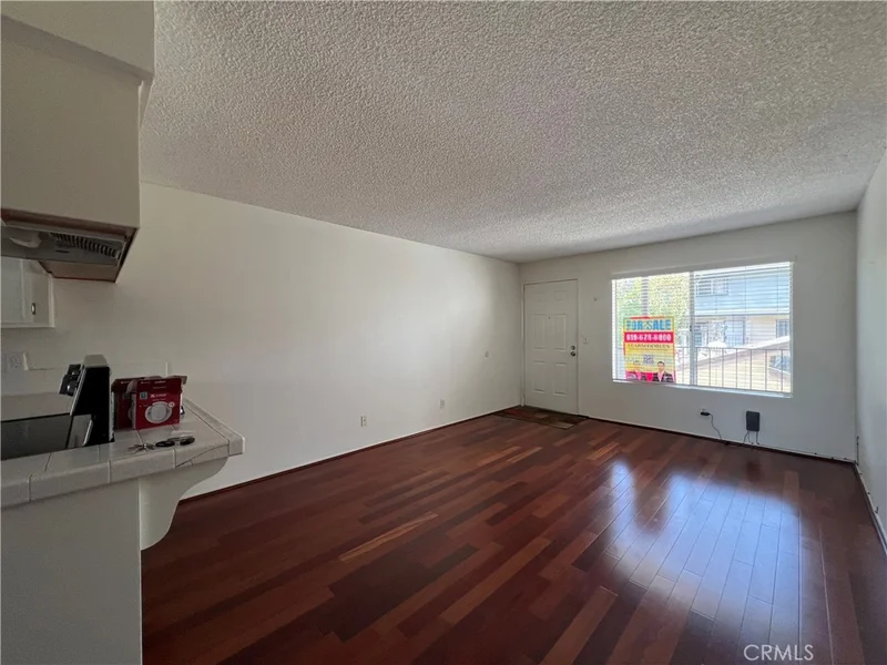 569 E St 30 photo 2