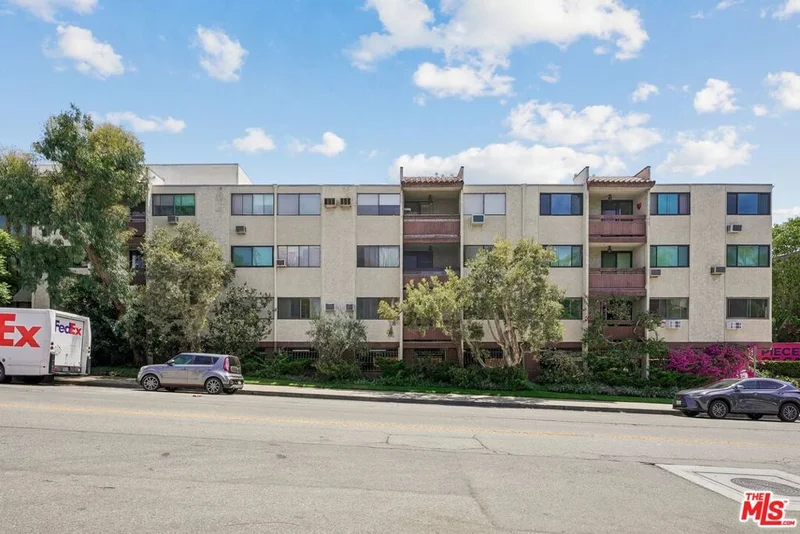 530 S Barrington Avenue 110 photo 2