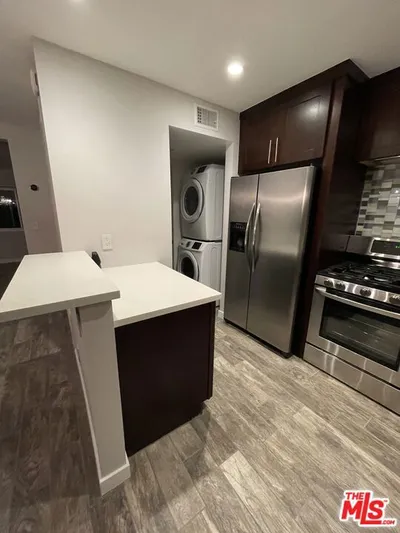 10817 WHIPPLE Street 18 photo 2