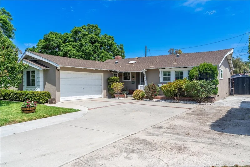 1583 W Cerritos