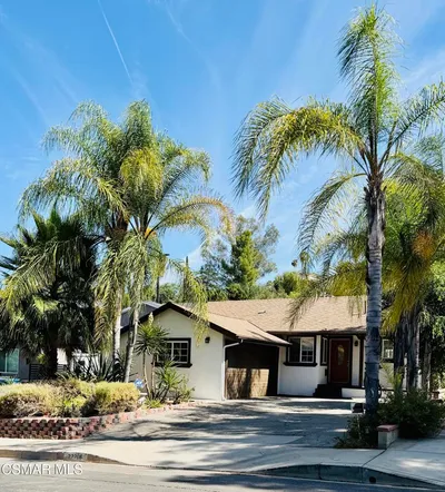 22206 Del Valle Street photo 2