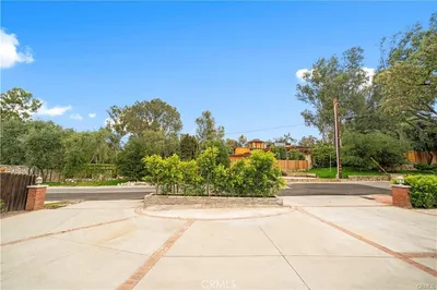 4751 Glen Ivy photo 2