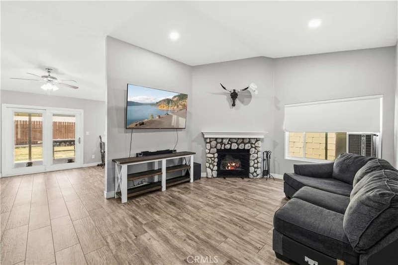 Photo 2 of 2050 Matthew Avenue