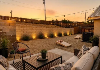 66820 Yucca photo 2