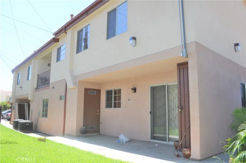 5425 Buchanan photo 2