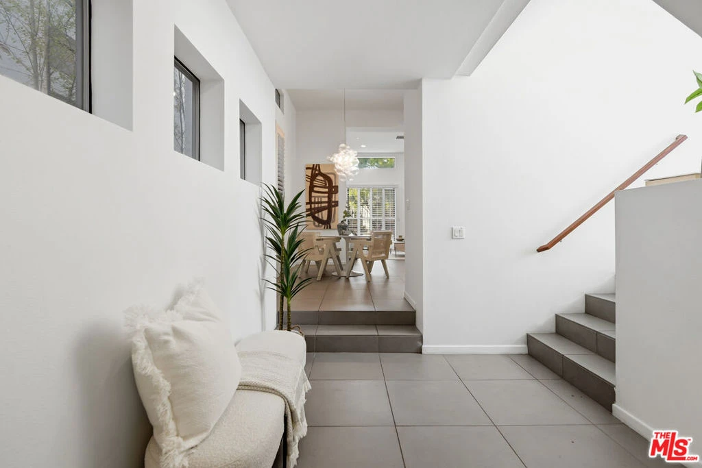 Interior 4