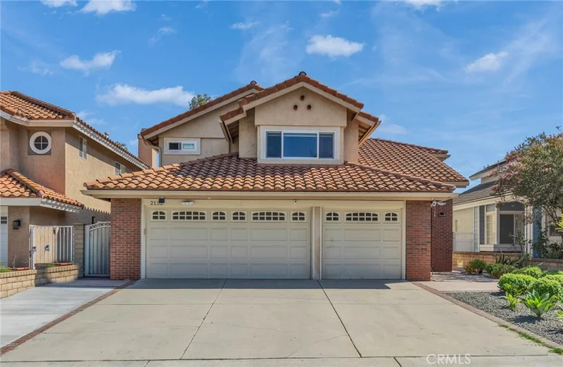 2136 Camino Largo