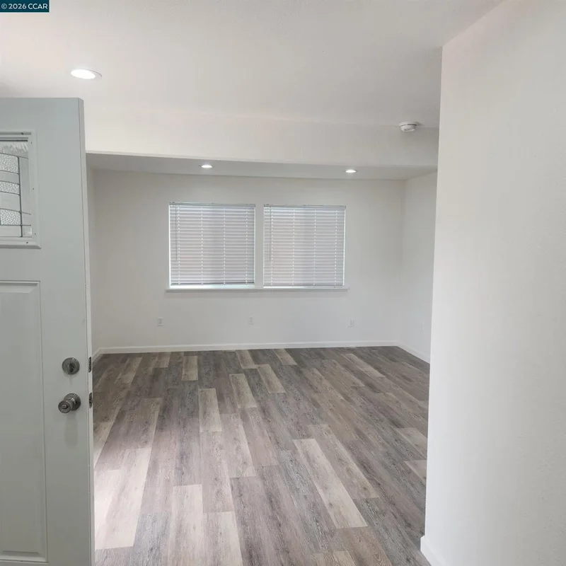 1744 4Th St photo 2