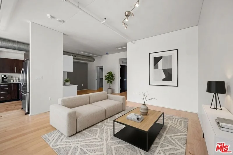 1100 S Hope Street 1410 photo 2