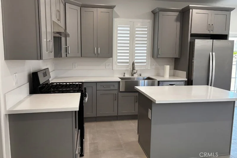 2491 W Harriet B photo 2