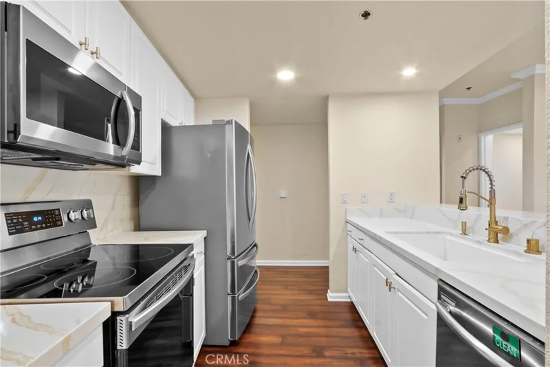 838 Pine Avenue 307, Long Beach, CA 90813