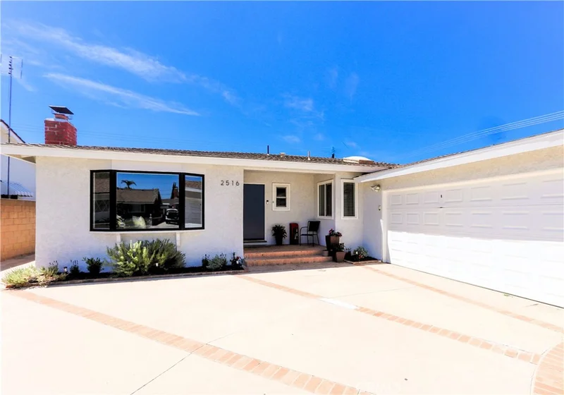 2516 E Quincy photo 2