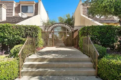 18415 Collins photo 2