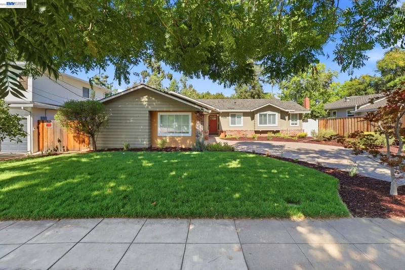 1654 Creek Dr