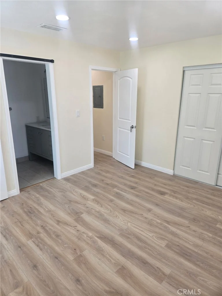 929 E Barbara photo 2