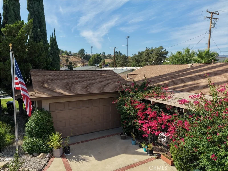 Photo 2 of 27340 Arriola Avenue