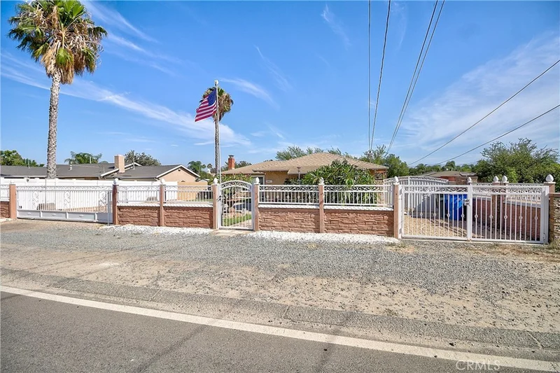 10884 Cypress ave photo 2