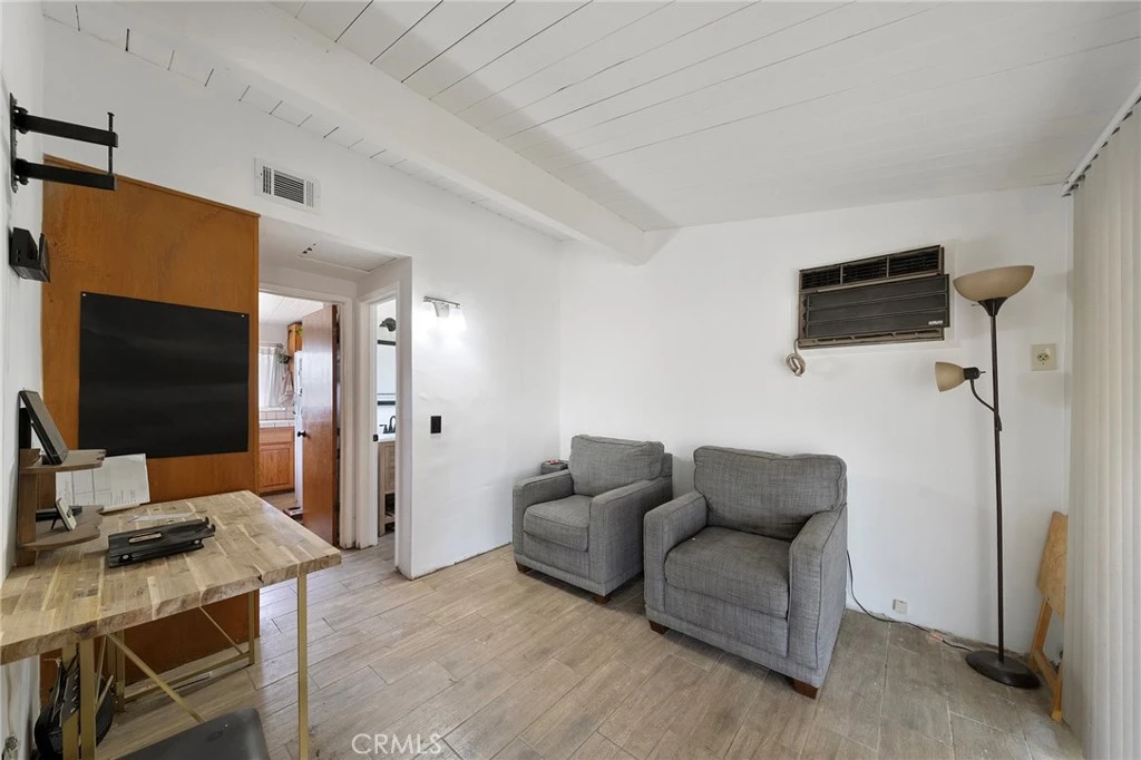 Interior 4