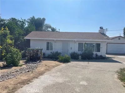 11818 Yorba Av