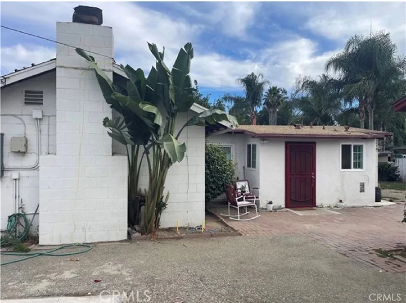 Photo 2 of 11818 Yorba Av