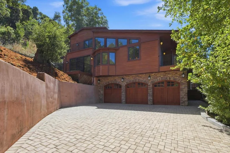 3911 Pepper Tree Court