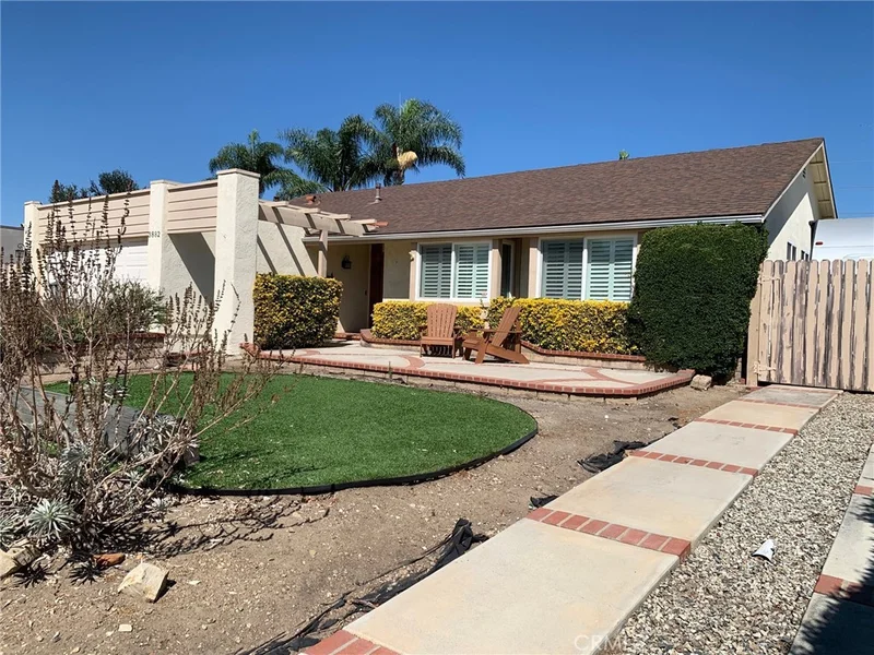 3882 Greenwood Street photo 2