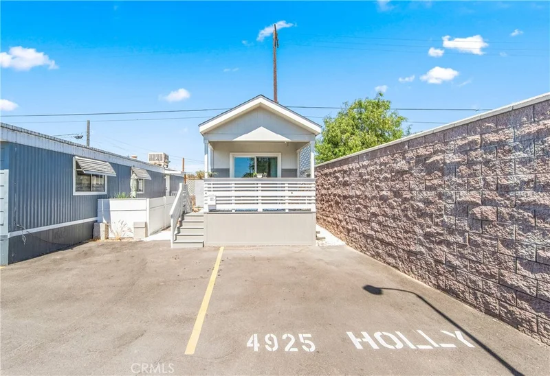 4925 Holly photo 2