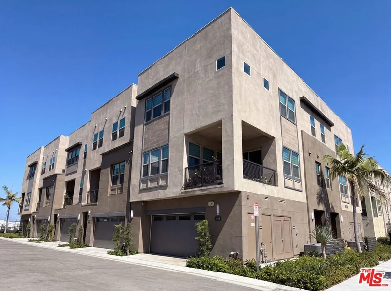 1718 Hollyleaf Terrace