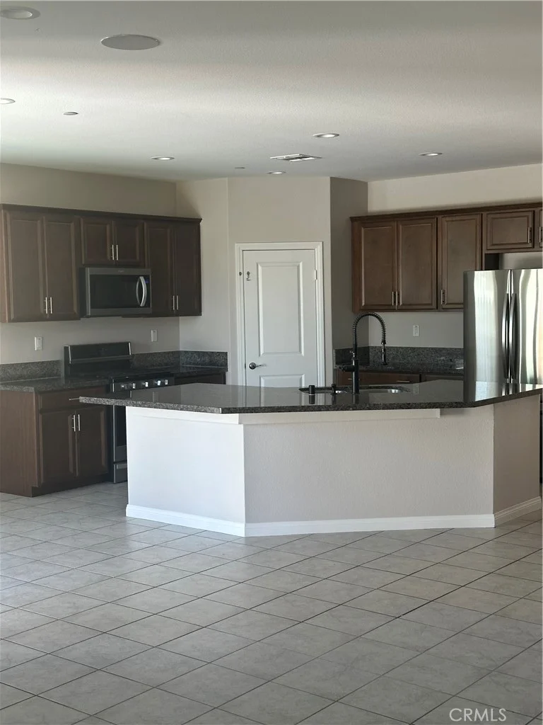 30596 Astoria photo 2